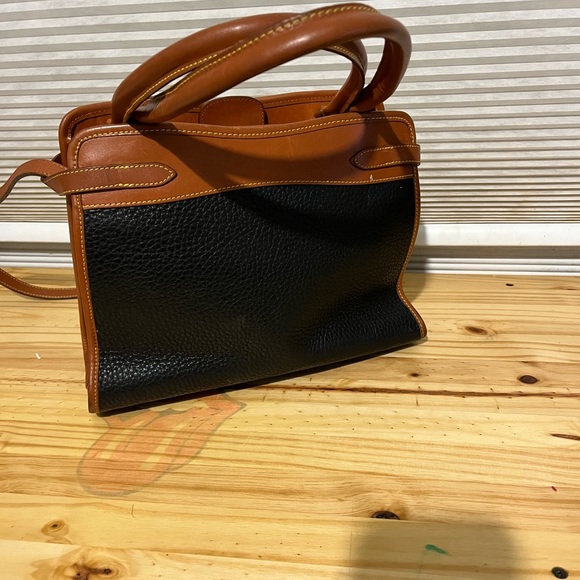 Dooney & Bourke Leather Crossbody Handbag Navy blue & Brown. NWOT - Picture 2 of 5